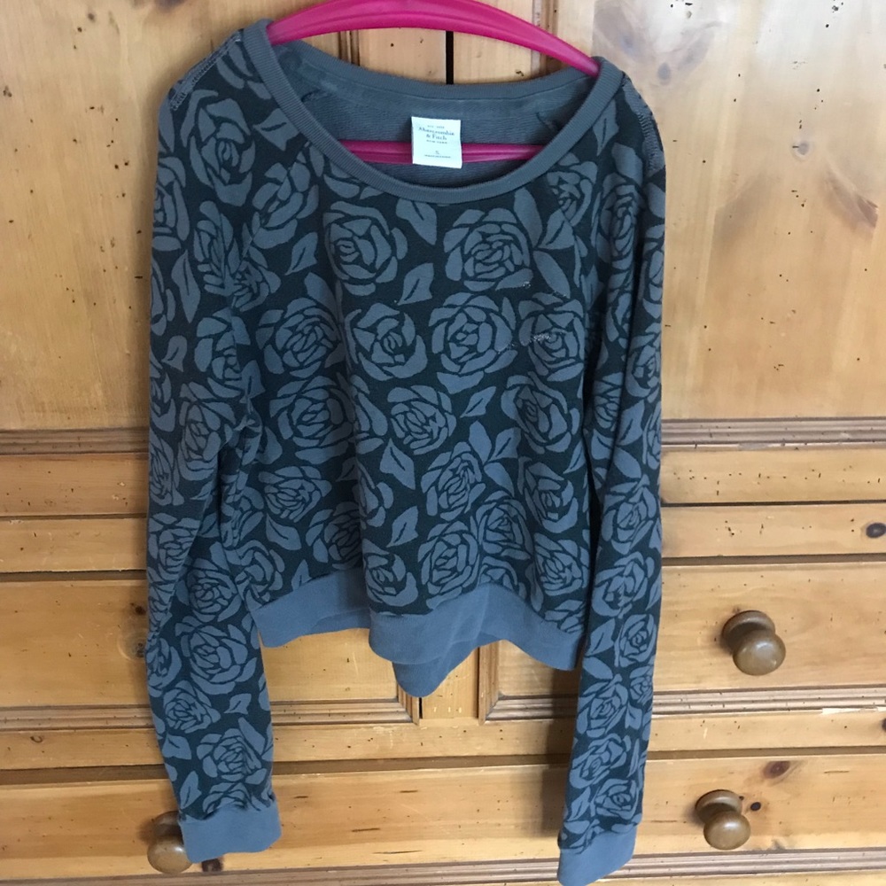 Grey sweatshirt with rose print